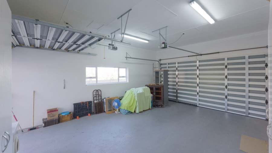 4 Bedroom Property for Sale in Struisbaai Western Cape